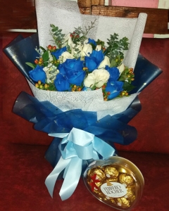 24 White and Blue Roses with ferrero heart